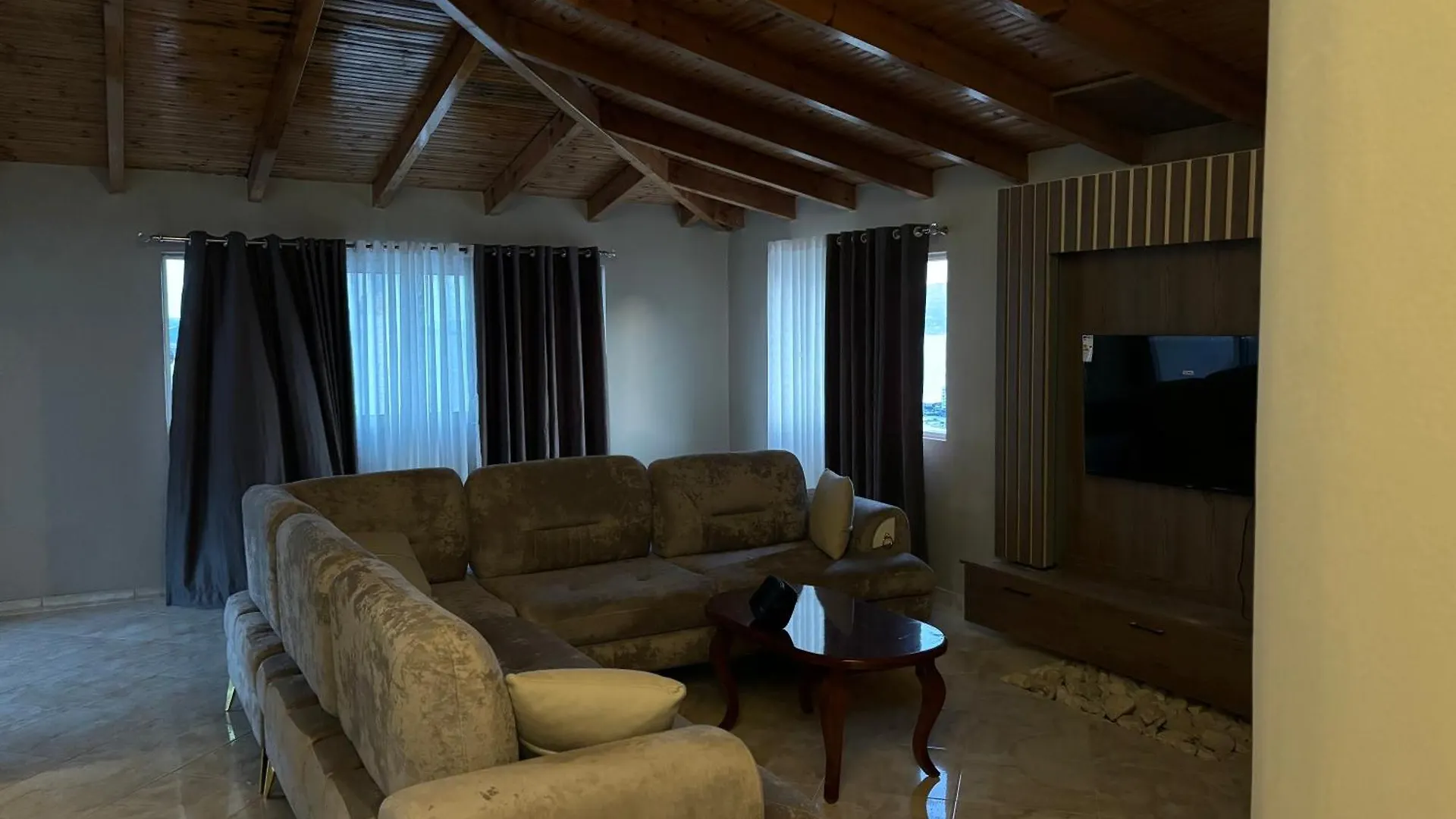 Sky Home Sarande 0*,  Albania